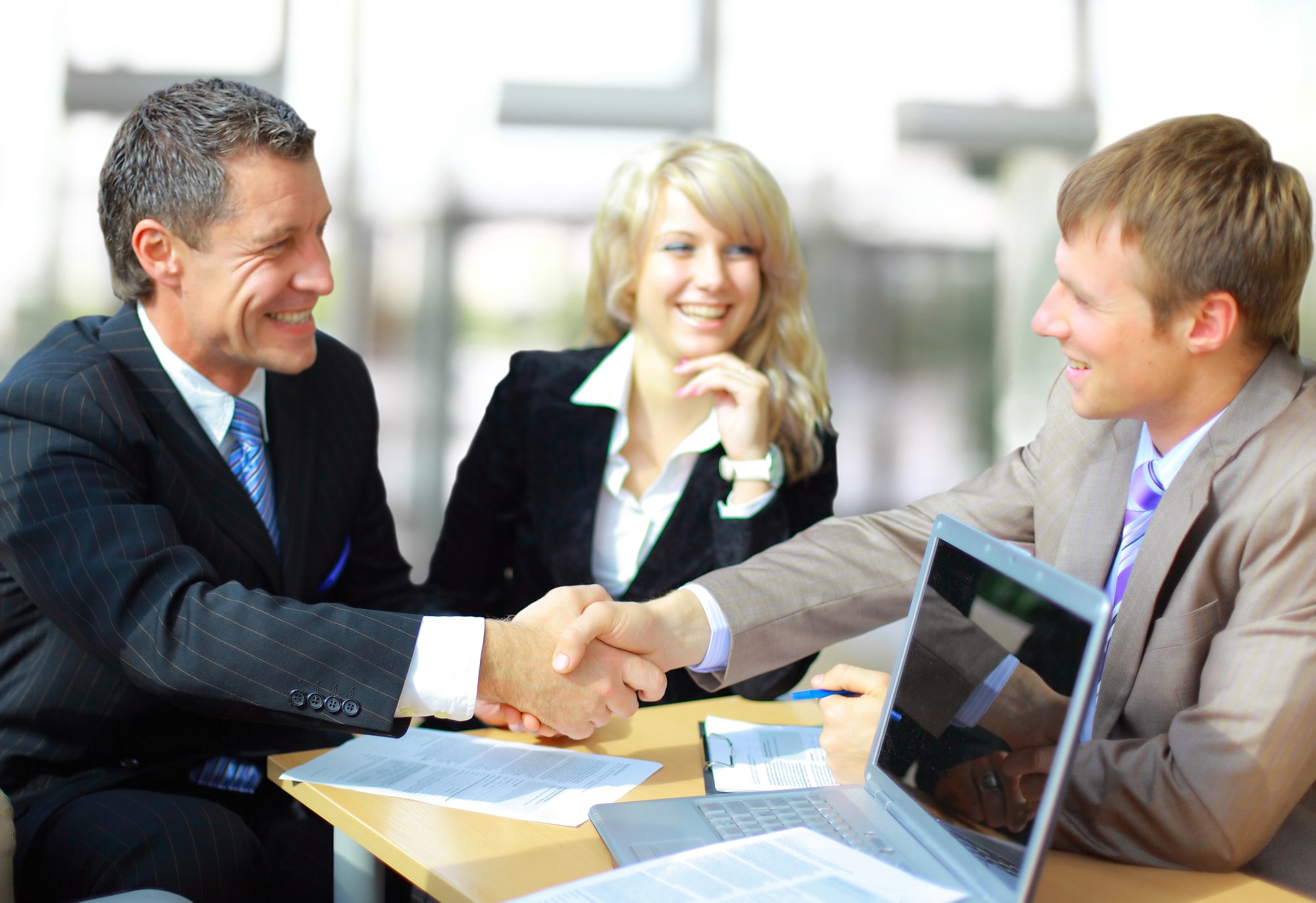 How to Choose an Advertising Agency explained by Top Notch Dezigns